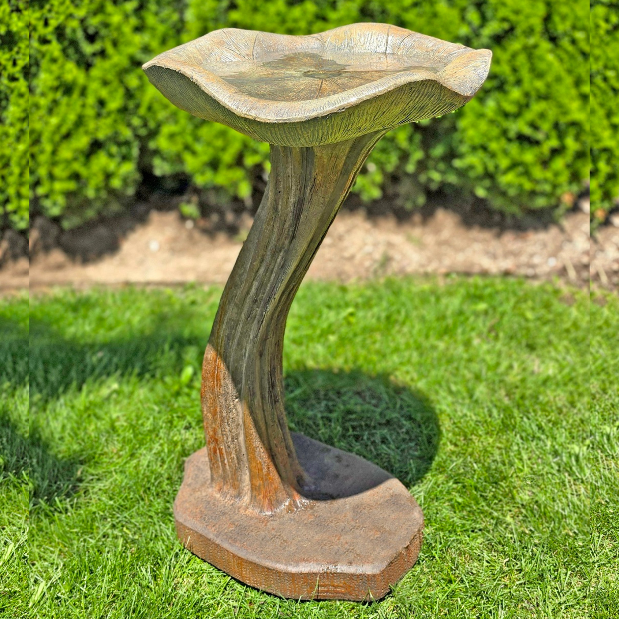 SINGLE LILY BIRD BATH